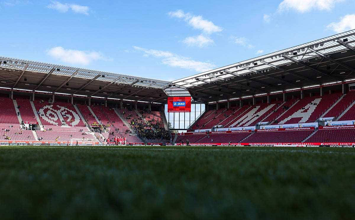 开云体育APP下载-法兰克福客场胜算不高，球队需全员出击争取胜利