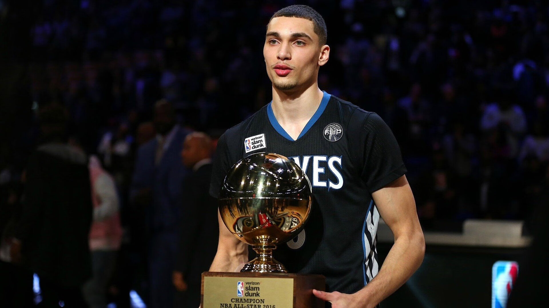 马克西末节封神，快船力克新疆展现冠军相