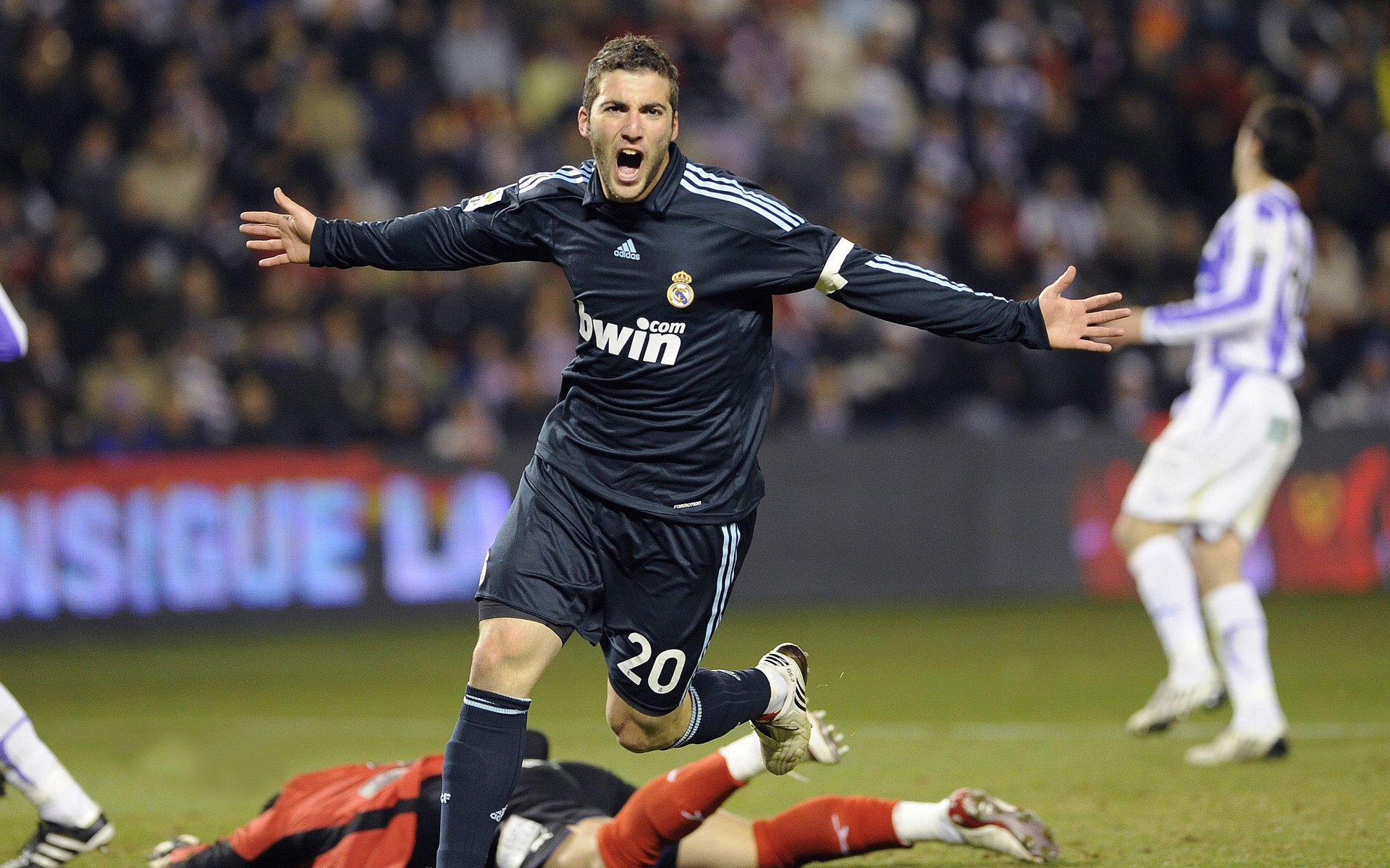 铁血防线锁死南非闪电,奥亚尔萨瓦尔一锤定音成巴萨晋级关键先生