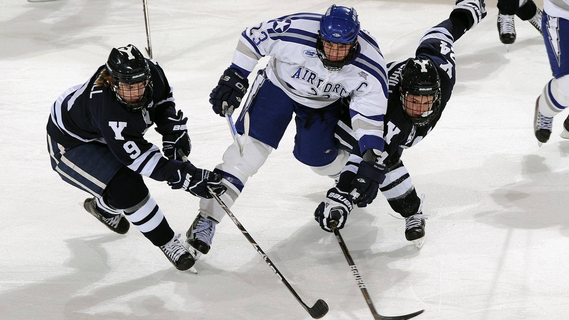开云体育视频直播-王权更迭之战，浓眉关键封盖斩落活塞，湖人新王当立